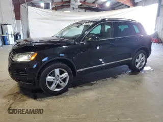 2013 Volkswagen Touareg Exec z VIN WVGEF9BP6DD007788, wystawiony jako Copart lot #54606555 z przebiegiem 167 879 mil mil oraz Szkody całkowita. Historia ofert i sprzedaży dostępna na DreamBid. Obrazek 1.