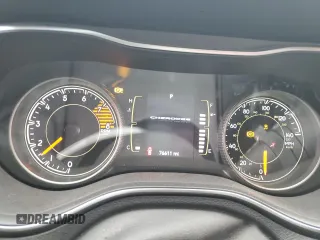 2020 Jeep Cherokee Latitude Plus z VIN 1C4PJMLXXLD518321, wystawiony jako Copart lot #86554184 z przebiegiem 76 611 mil mil oraz Szkoda całkowita • Salvage title. Historia ofert i sprzedaży dostępna na DreamBid. Obrazek 9.