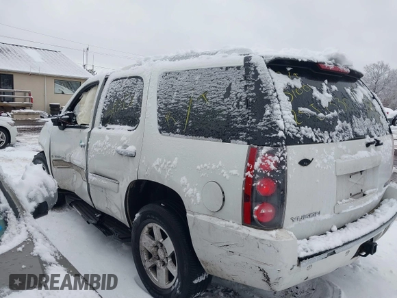 2008 GMC Yukon Denali z VIN 1GKFK63898J201334, wystawiony jako IAAI lot #41528354 z przebiegiem Nie podano mil oraz . Historia ofert i sprzedaży dostępna na DreamBid. Obrazek 13.