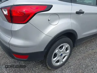 2019 Ford Escape S с VIN 1FMCU0F7XKUA86477, выставлен на аукционе IAAI как лот 42497551 с пробегом 17 985 миль миль и . История ставок и продаж доступна на DreamBid. Изображение 6.