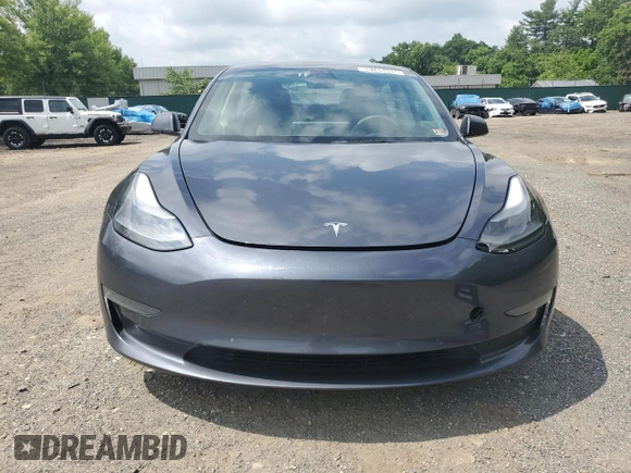 2022 Tesla Model 3 z VIN 5YJ3E1EA6NF185895, wystawiony jako Copart lot #60165405 z przebiegiem 190 572 mil mil oraz Czysty tytuł • Clean title. Historia ofert i sprzedaży dostępna na DreamBid. Obrazek 5.