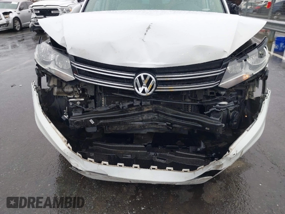 2015 Volkswagen Tiguan SE z VIN WVGBV7AX5FW584833, wystawiony jako IAAI lot #41855476 z przebiegiem 123 299 mil mil oraz . Historia ofert i sprzedaży dostępna na DreamBid. Obrazek 6.