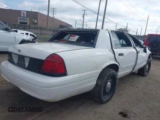 2008 Ford Police Interceptor z VIN 2FAFP71V68X141764, wystawiony jako IAAI lot #42268723 z przebiegiem Nie podano mil oraz . Historia ofert i sprzedaży dostępna na DreamBid. Obrazek 4.