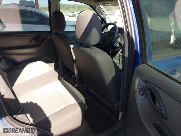 2007 Ford Escape XLS with VIN 1FMYU92Z27KB70443, listed as a IAAI auction lot 42114792 with 231,217 mi miles. Bid and sale history available at carsss.com. Image 8.