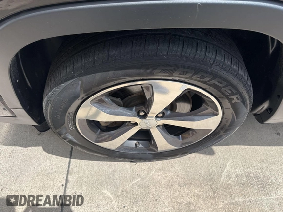 2019 Jeep Cherokee Limited with VIN 1C4PJLDB2KD278225, listed as a IAAI auction lot 42767177 with 131,749 mi miles and . Bid and sale history available at DreamBid. Image 1.
