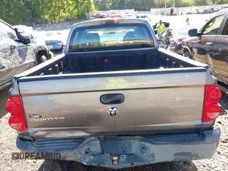 2006 Dodge Dakota ST z VIN 1D7HE28K76S560008, wystawiony jako IAAI lot #42176260 z przebiegiem 199 518 mil mil oraz . Historia ofert i sprzedaży dostępna na DreamBid. Obrazek 17.