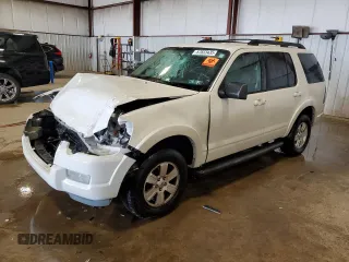 2010 Ford Explorer XLT z VIN 1FMEU7DE9AUA57991, wystawiony jako Copart lot #57823435 z przebiegiem Nie podano mil oraz Szkoda całkowita • Salvage title. Historia ofert i sprzedaży dostępna na DreamBid. Obrazek 1.