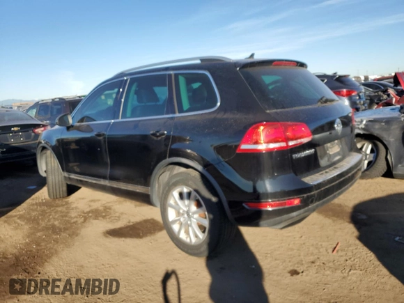 2014 Volkswagen Touareg Lux z VIN WVGEF9BP5ED003068, wystawiony jako Copart lot #82907984 z przebiegiem 127 347 mil mil oraz Czysty tytuł • Clean title. Historia ofert i sprzedaży dostępna na DreamBid. Obrazek 2.