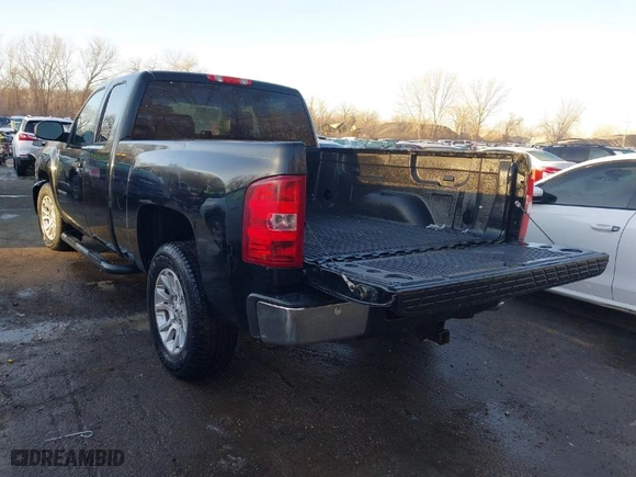 2011 Chevrolet Silverado 1500 LT with VIN 1GCRCSE06BZ300806, listed as a IAAI auction lot 41717597 with 153,697 mi miles. Bid and sale history available at carsss.com. Image 3.