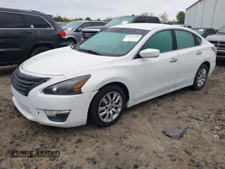 2015 Nissan Altima 2.5 S with VIN 1N4AL3AP1FN318719, listed as a IAAI auction lot 41942108 with 266,464 mi miles. Bid and sale history available at carsss.com. Image 2.