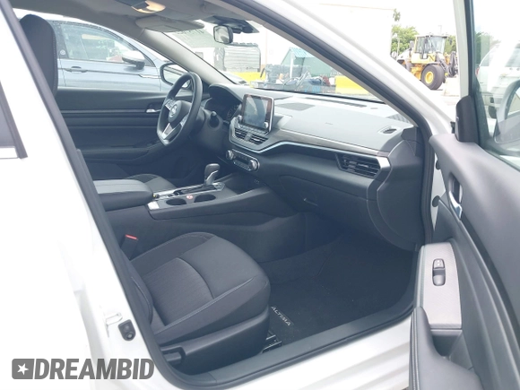 2025 Nissan Altima SV with VIN 1N4BL4DW9SN354116, listed as a IAAI auction lot 41757622 with 3,013 mi miles and . Bid and sale history available at DreamBid. Image 5.