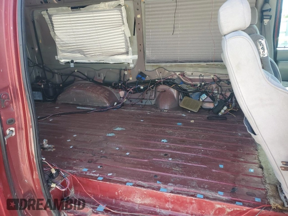 2000 Ford Econoline Cargo Recreational with VIN 1FDRE14W3YHC01283, listed as a Copart auction lot 52724845 with 118,826 mi miles and Clean Title. Bid and sale history available at DreamBid. Image 11.