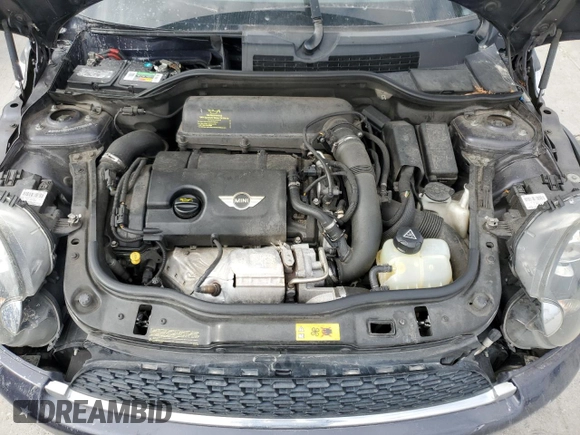 2014 MINI Coupe S z VIN WMWSX3C59ET773064, wystawiony jako Copart lot #42989015 z przebiegiem 135 005 mil mil oraz Szkoda całkowita • Salvage title. Historia ofert i sprzedaży dostępna na DreamBid. Obrazek 13.