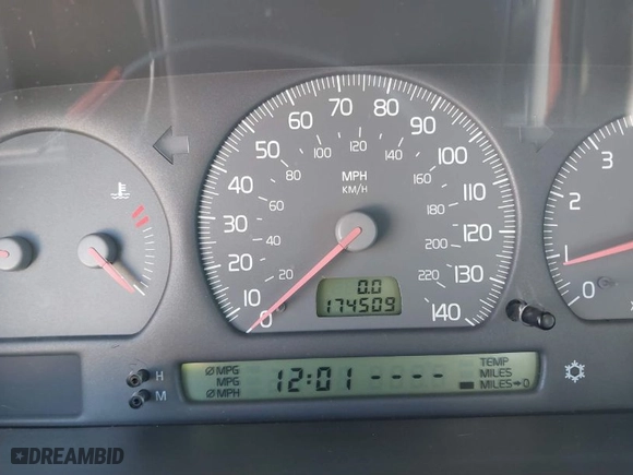 2000 Volvo S70 with VIN YV1LS61J8Y2651811, listed as a IAAI auction lot 41867862 with 174,509 mi miles. Bid and sale history available at carsss.com. Image 7.