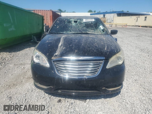 2013 Chrysler 200 LX z VIN 1C3CCBAB4DN586750, wystawiony jako Copart lot #58022225 z przebiegiem 165 631 mil mil oraz Szkoda całkowita • Salvage title. Historia ofert i sprzedaży dostępna na DreamBid. Obrazek 5.