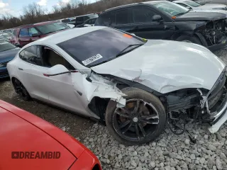 2015 Tesla Model S 85D with VIN 5YJSA1S21FF096032, listed as a Copart auction lot 80075234 with Not Provided miles and Clean Title. Bid and sale history available at carsss.com. Image 4.