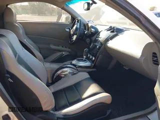 2006 Nissan 350Z Touring z VIN JN1AZ34D96M300181, wystawiony jako IAAI lot #41278695 z przebiegiem 105 033 mil mil oraz . Historia ofert i sprzedaży dostępna na DreamBid. Obrazek 5.
