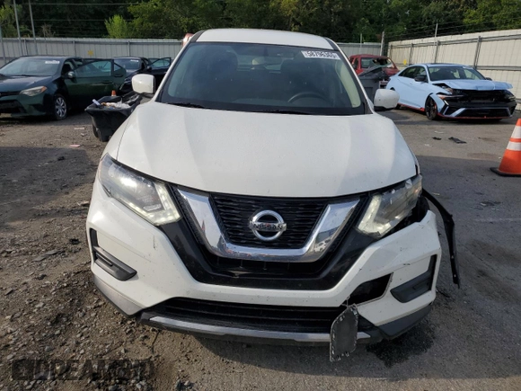 2017 Nissan Rogue SV z VIN JN8AT2MT8HW138801, wystawiony jako Copart lot #58796365 z przebiegiem 152 898 mil mil oraz Szkoda całkowita • Salvage title. Historia ofert i sprzedaży dostępna na DreamBid. Obrazek 5.