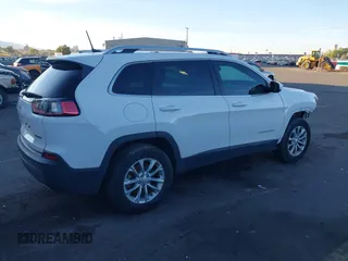 2019 Jeep Cherokee Latitude with VIN 1C4PJMCX0KD104155, listed as a IAAI auction lot 40647860 with 125,802 mi miles. Bid and sale history available at carsss.com. Image 4.