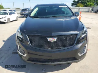 2019 Cadillac XT5 Premium Luxury FWD z VIN 1GYKNERS1KZ284355, wystawiony jako Copart lot #54150405 z przebiegiem 50 001 mil mil oraz Szkody całkowita. Historia ofert i sprzedaży dostępna na DreamBid. Obrazek 5.