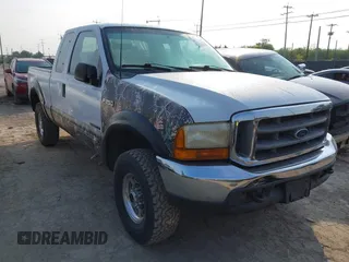 2000 Ford Super Duty F-250 XL with VIN 1FTNX21F0YEA34082, listed as a IAAI auction lot 42041351 with 431,351 mi miles. Bid and sale history available at carsss.com. Image 1.