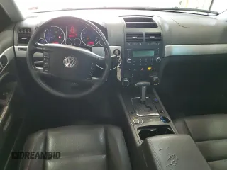 2009 Volkswagen Touareg VR6 z VIN WVGBE77L39D013877, wystawiony jako Copart lot #65572024 z przebiegiem 139 263 mil mil oraz Tytuł czysty. Historia ofert i sprzedaży dostępna na DreamBid. Obrazek 8.