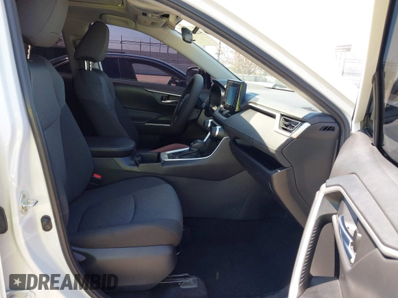 2022 Toyota RAV4 XLE with VIN 2T3W1RFV4NW233025, listed as a IAAI auction lot 42238717 with 39,156 mi miles and . Bid and sale history available at DreamBid. Image 5.