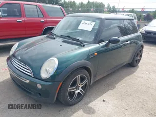2005 MINI Hardtop with VIN WMWRC334X5TC59101, listed as a IAAI auction lot 42467671 with 180,264 mi miles and . Bid and sale history available at DreamBid. Image 2.