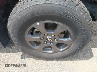 2023 Ford Bronco z VIN 1FMDE5BH8PLB24394, wystawiony jako IAAI lot #42449638 z przebiegiem 96 046 mil mil oraz . Historia ofert i sprzedaży dostępna na DreamBid. Obrazek 12.
