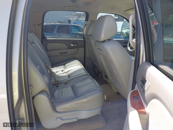2007 Chevrolet Suburban LT with VIN 3GNFC16J37G306159, listed as a IAAI auction lot 41746563 with 289,770 mi miles. Bid and sale history available at carsss.com. Image 8.