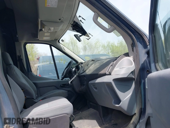 2019 Ford Transit z VIN 1FTYR3XM6KKB78621, wystawiony jako IAAI lot #41970802 z przebiegiem 56 170 mil mil oraz . Historia ofert i sprzedaży dostępna na DreamBid. Obrazek 5.
