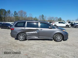 2018 Toyota Sienna XLE Auto Access Seat with VIN 5TDYZ3DC4JS958698, listed as a IAAI auction lot 41815340 with 164,903 mi miles. Bid and sale history available at carsss.com. Image 13.