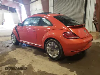 2018 Volkswagen Beetle SE with VIN 3VWJD7AT7JM707053, listed as a Copart auction lot 87116384 with 0 mi miles and Salvage Title. Bid and sale history available at carsss.com. Image 2.