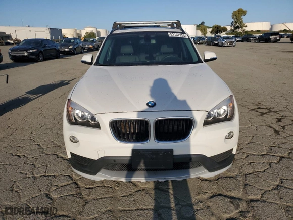 2015 BMW X1 sDrive28i with VIN WBAVM1C57FV498116, listed as a Copart auction lot 52107255 with 82,895 mi miles and Salvage Title. Bid and sale history available at carsss.com. Image 5.