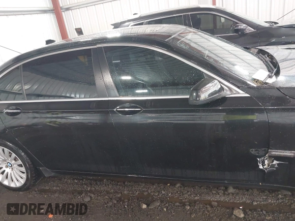 2011 BMW 7 Series 750Li xDrive z VIN WBAKC8C58BC433036, wystawiony jako IAAI lot #42055403 z przebiegiem 92 807 mil mil oraz . Historia ofert i sprzedaży dostępna na DreamBid. Obrazek 13.