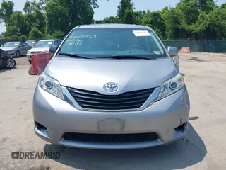2012 Toyota Sienna LE AAS z VIN 5TDKK3DC0CS210995, wystawiony jako IAAI lot #42439317 z przebiegiem 183 029 mil mil oraz . Historia ofert i sprzedaży dostępna na DreamBid. Obrazek 12.