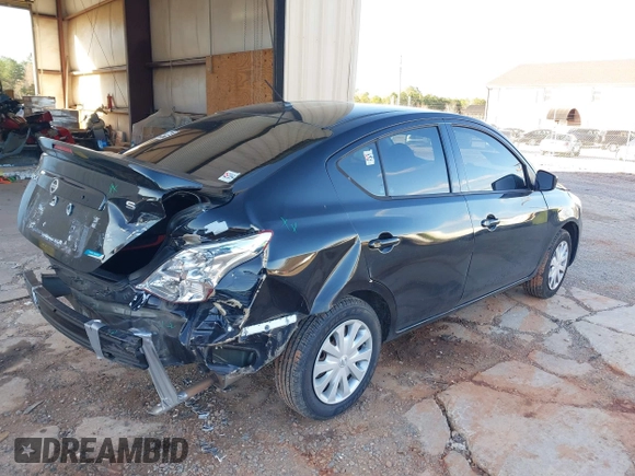 2016 Nissan Versa S z VIN 3N1CN7AP9GL843892, wystawiony jako IAAI lot #41727069 z przebiegiem 130 035 mil mil oraz . Historia ofert i sprzedaży dostępna na DreamBid. Obrazek 4.