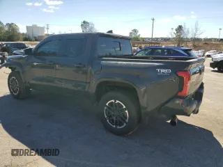 2024 Toyota Tacoma SR5 z VIN 3TMLB5JN2RM017259, wystawiony jako Copart lot #47946465 z przebiegiem 29 596 mil mil oraz Szkoda całkowita • Salvage title. Historia ofert i sprzedaży dostępna na DreamBid. Obrazek 2.
