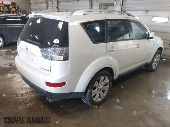 2007 Mitsubishi Outlander XLS with VIN JA4MT41X17Z020401, listed as a IAAI auction lot 41572756 with 43,696 mi miles. Bid and sale history available at carsss.com. Image 4.