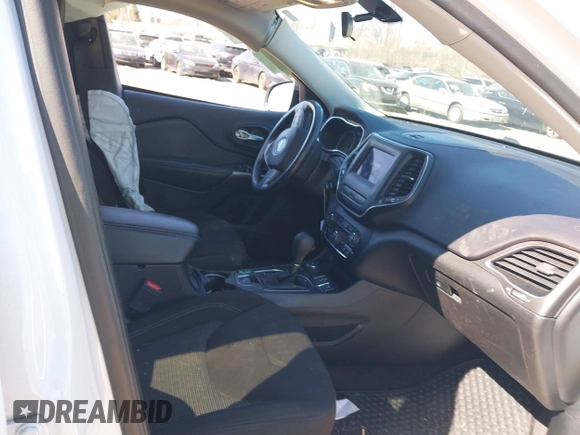 2019 Jeep Cherokee Latitude with VIN 1C4PJMCX7KD146578, listed as a IAAI auction lot 41709586 with 61,134 mi miles. Bid and sale history available at carsss.com. Image 5.