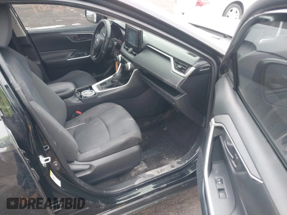 2019 Toyota RAV4 LE with VIN JTMF1RFV7KJ005465, listed as a IAAI auction lot 41559270 with 111,918 mi miles. Bid and sale history available at carsss.com. Image 5.