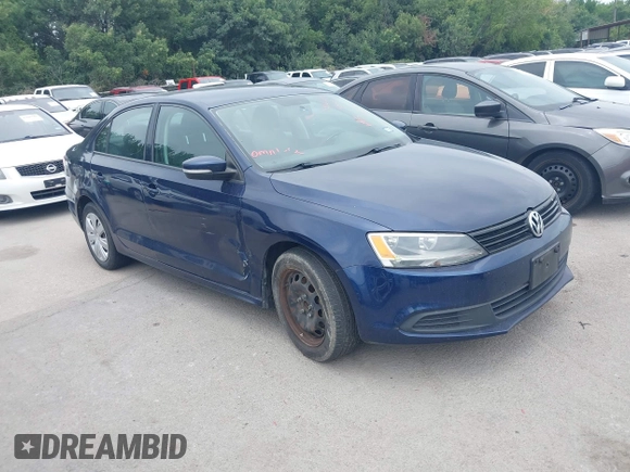 2014 Volkswagen Jetta SE z VIN 3VWD17AJ0EM402858, wystawiony jako IAAI lot #42663051 z przebiegiem 138 606 mil mil oraz . Historia ofert i sprzedaży dostępna na DreamBid. Obrazek 1.