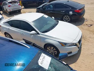 2020 Nissan Altima S z VIN 1N4BL4BV0LC246815, wystawiony jako IAAI lot #42139121 z przebiegiem 111 404 mil mil oraz . Historia ofert i sprzedaży dostępna na DreamBid. Obrazek 1.