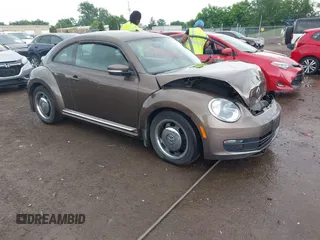 2012 Volkswagen Beetle 2.5L PZEV с VIN 3VWJP7AT2CM638265, выставлен на аукционе IAAI как лот 42512449 с пробегом 137 129 миль миль и . История ставок и продаж доступна на DreamBid. Изображение 1.