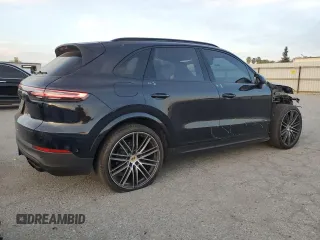 2023 Porsche Cayenne S z VIN WP1AB2AY8PDA15250, wystawiony jako Copart lot #53064315 z przebiegiem 29 655 mil mil oraz Szkoda całkowita • Salvage title. Historia ofert i sprzedaży dostępna na DreamBid. Obrazek 3.