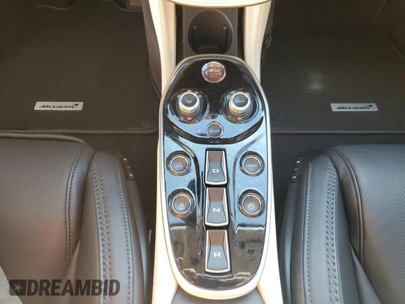 2023 McLaren GT z VIN SBM22GCAXPW002692, wystawiony jako Copart lot #41496504 z przebiegiem Nie podano mil oraz . Historia ofert i sprzedaży dostępna na DreamBid. Obrazek 10.