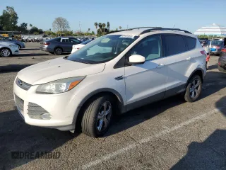 2013 Ford Escape SE z VIN 1FMCU0GX2DUC86450, wystawiony jako Copart lot #57101955 z przebiegiem 88 858 mil mil oraz Szkoda całkowita • Salvage title. Historia ofert i sprzedaży dostępna na DreamBid. Obrazek 1.