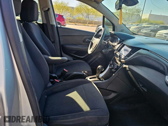 2020 Chevrolet Trax LS with VIN 3GNCJNSB4LL131582, listed as a Copart auction lot 81021634 with 136,718 mi miles and Clean Title. Bid and sale history available at carsss.com. Image 5.