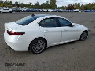 2017 Alfa Romeo Giulia Ti z VIN ZARFAECN2H7543175, wystawiony jako Copart lot #75932224 z przebiegiem 77 579 mil mil oraz Szkody całkowita. Historia ofert i sprzedaży dostępna na DreamBid. Obrazek 3.