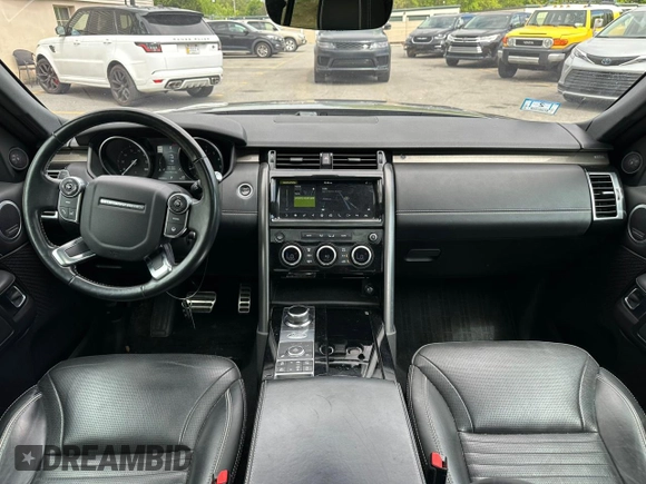 2017 Land Rover Discovery HSE z VIN SALRRBBV4HA038959, wystawiony jako Copart lot #57594705 z przebiegiem 105 090 mil mil oraz Czysty tytuł • Clean title. Historia ofert i sprzedaży dostępna na DreamBid. Obrazek 6.